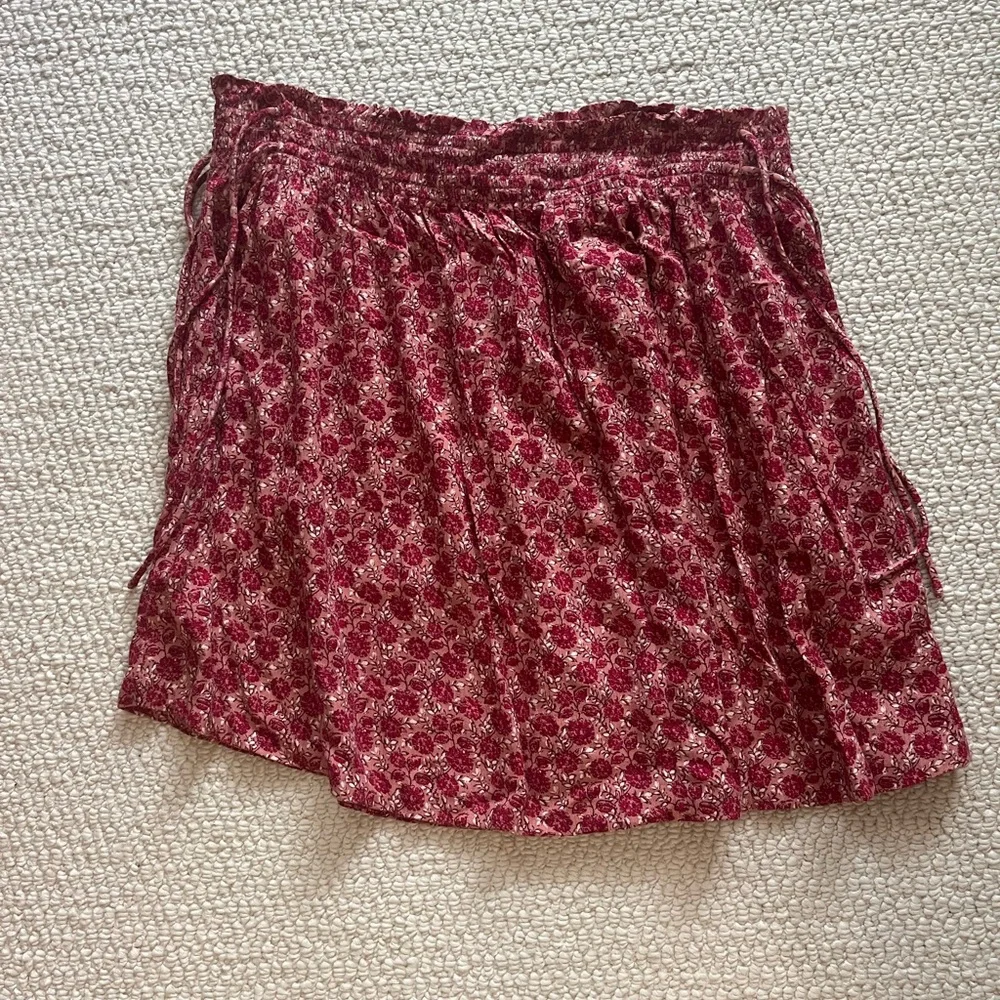 Faherty Emery smocked floral skirt size medium red